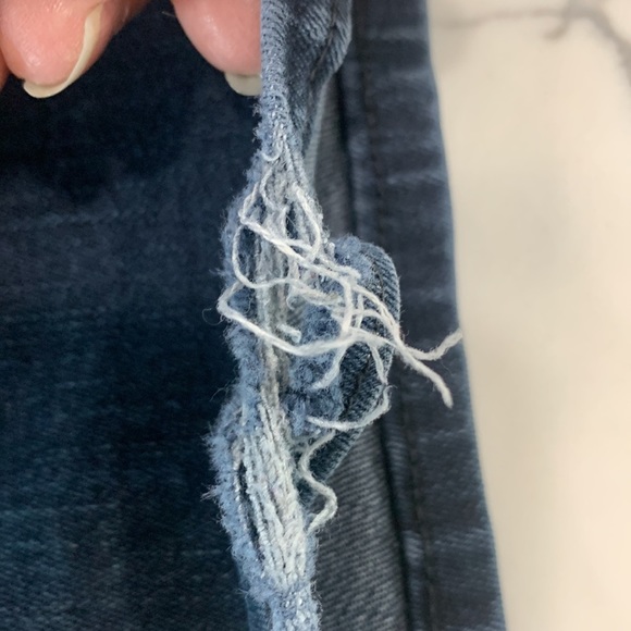 Levis Women’s Perfectly Slimming Skinny Leg Dark Blue Denim Jean. Size 31‎ (635) - Picture 13 of 16